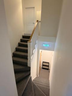 2 Bed Apartment with Harbour Views Apt 3 - 5