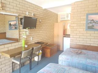 Lake Front Motel - 4