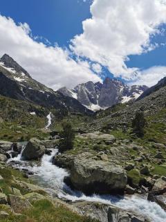 Centre ville, vue montagne et au pied du torrent, 1 accès Spa par jour - 6