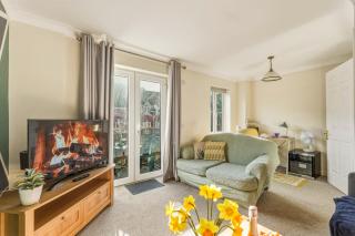 4-Bed Team House - City Access - 2x Parking - Wifi - 8