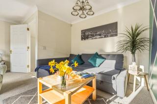 4-Bed Team House - City Access - 2x Parking - Wifi - 1