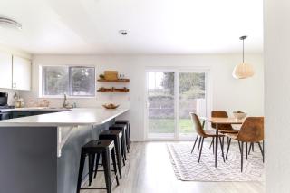 Bright Modern Retreat Near JBLM & Downtown Tacoma - 0