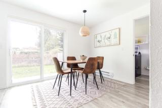 Bright Modern Retreat Near JBLM & Downtown Tacoma - 8