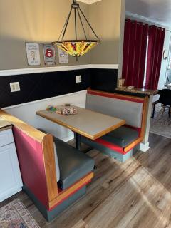 THE HUB 3BD 2BA Entire House Newly Remodeled 1980s Board Game Vibe beside Letchworth near SUNY - 3