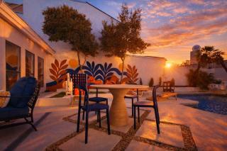 Outdoor Oasis - Poolside Movie Nights - Sleeps 16 - 8