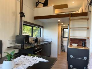 Stylish Tiny House with Mountain Views & Private Courtyard - 7