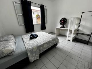 Praia Gonzaguinha São Vicente 2 Dorm 1 com Ar condicionado WiFi 100 mts da Praia e todo comercio , bares e restaurantes ao lado - 1