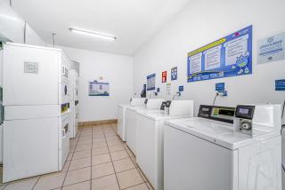 Live Downtown 2BR Apartment 2TV near Downtown - 6