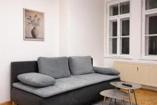 Elegant Danube Retreat 2-Min Walk to the River - 8