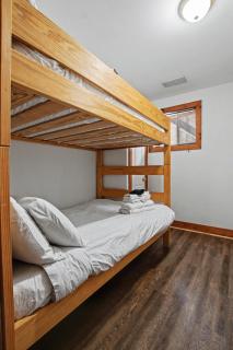 Birch View- Balcony-Backyard-Parking-Sauna-Sleeps 20 - 1