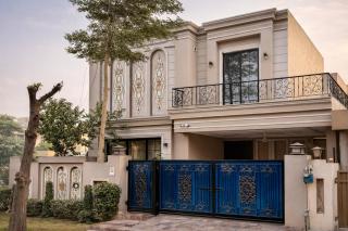 Secure and Elegant 4 Bed House in DHA Phase 4 - 6