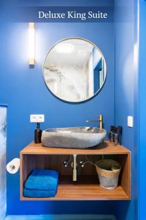 Hotel Entree - View of Canal Bruges - 9