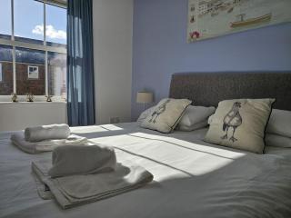 Sea Air, The Bay, 2 bedroom 2 bathroom first floor apartment, 2 dogs welcome - 1