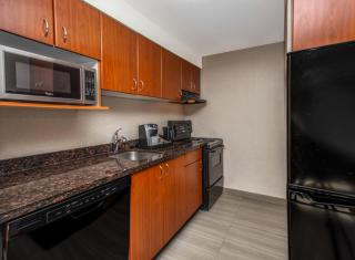 Coast Calgary Downtown Hotel & Suites by APA - 1