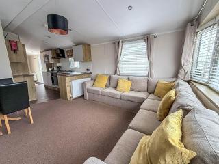 Lovely Caravan With Large Decking And Wi-Fi In Norfolk Ref 50053K - 4
