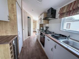 Lovely Caravan With Large Decking And Wi-Fi In Norfolk Ref 50053K - 1