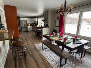 THE HUB 3BD 2BA Entire House Newly Remodeled 1980s Board Game Vibe beside Letchworth near SUNY - 6