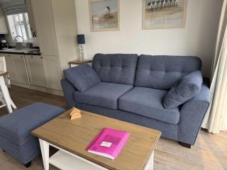 Sea Urchins, The Bay, 2 bedrooms with ensuites, parking for 2 cars, 2 dogs welcome - 7