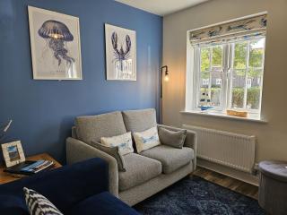 Sea Esta, The Bay, 2 bedrooms, patio garden, parking nearby, 2 dogs welcome - 4