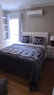 Espaçosa Cobertura quadra mar com piscina e vista do mar - 1