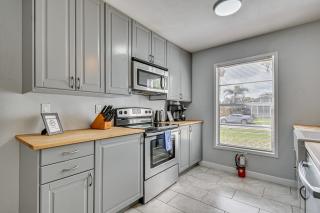 Pet-Friendly Melbourne Retreat with Lanai and Hammock! - 1