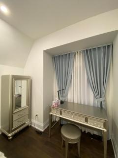 Modern Living near Yonge St - 9