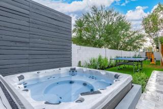 Modern Downtown Oasis - 3