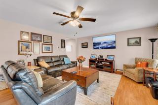 Cozy 3-BR House Piano Outdoor Grill Sleeps 7 - 8
