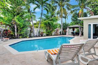Tropical Palm Oasis Heated Pool near Beach - 9