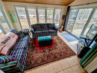 Lakeside Memories Await at Trenanthia's Cahoots - 1