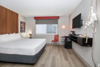 Royal Pagoda Motel Dodger Stadium - 2