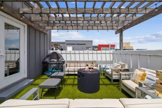 Designer Dallas Home Rooftop Kid Friendly Stay - 8