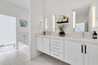 Designer Dallas Home Rooftop Kid Friendly Stay - 1
