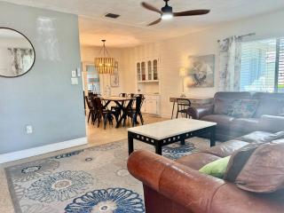 Two Homes Together • Ideal for Families & Groups - Sarasota - 9