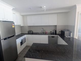 Dana-Central Apartment with Mount Ainslie Views - 7