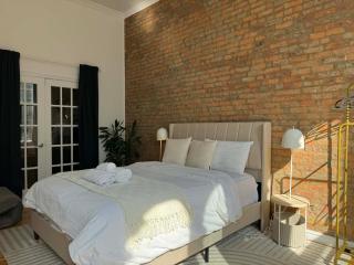 Top Location - The 777 Old Port Gem - 5