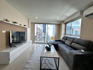 Clover Thonglor 2 bed easy access to BTS Thonglor Pool Gym - 0