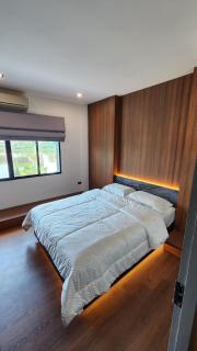 Premium Furnished Home and Free Driver 50 km Per day - 1