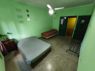 Lo de Miguel - Casa grande con estacionamiento privado - 6