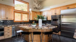 Sleeps 16 Modern Mountain Escape w Hot Tub Mason by AvantStay - 2