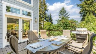 Panoramic Saratoga Passage Views Elegant Whidbey Home by AvantStay - 9