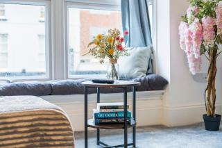 1Bedroom Maisonette - Sleeps 4 - 2 Toilets - Fast WiFi - 4