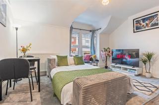 1Bedroom Maisonette - Sleeps 4 - 2 Toilets - Fast WiFi - 7