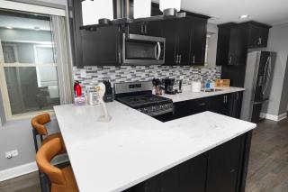 Cozy 2BR Unit Near Garfield Park & United Center - 6