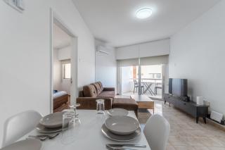 Flirty Flamingo Seaview Apartment - 5