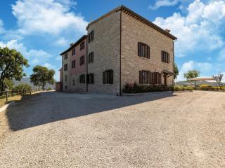 Apartment in a farmhouse with 2 swimming pools - 0