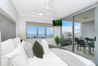 Large 11th floor City Apartment - Sea Views - 1