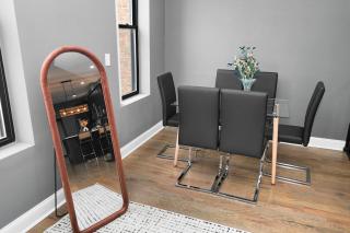 Stylish 2BR Chicago Home Near United Center & MRT - 8