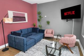 Stylish 2BR Chicago Home Near United Center & MRT - 2