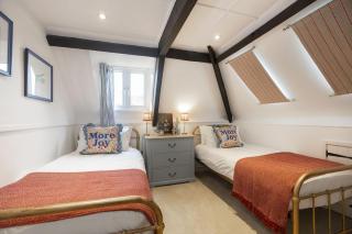 Cosy 2 Bed Cotswold Stone Cottage in Cirencester - 3